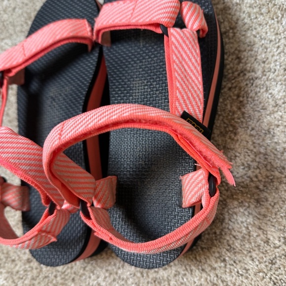 TEVA platform Universal sandals coral Candy stripe pattern size 9 - Picture 7 of 8